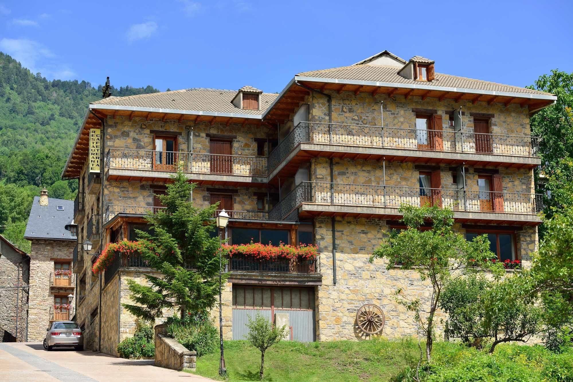 โฮเต็ล บูทิก เมดิโอเดีย Hotel ปลัน ภายนอก รูปภาพ