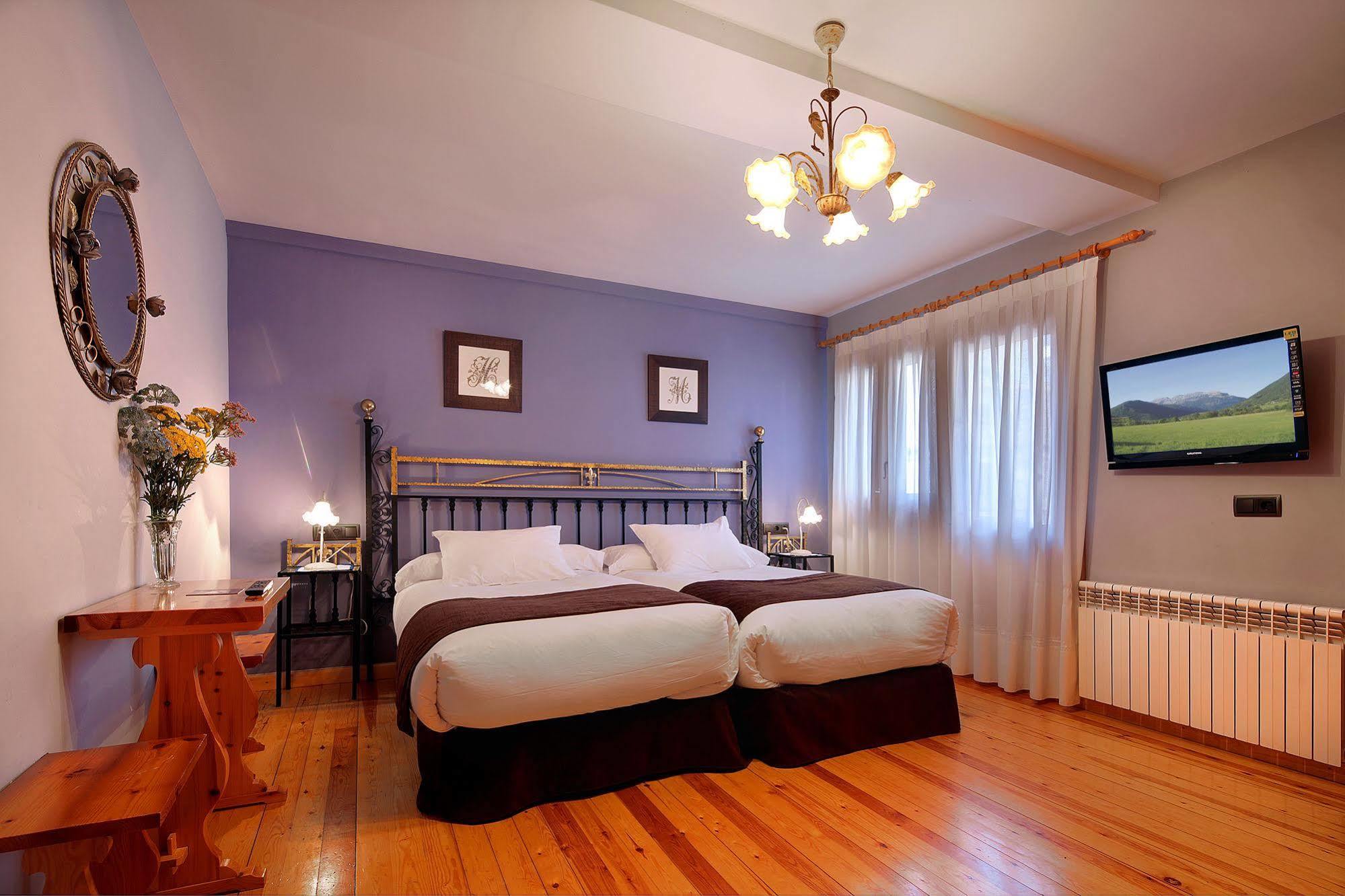โฮเต็ล บูทิก เมดิโอเดีย Hotel ปลัน ภายนอก รูปภาพ