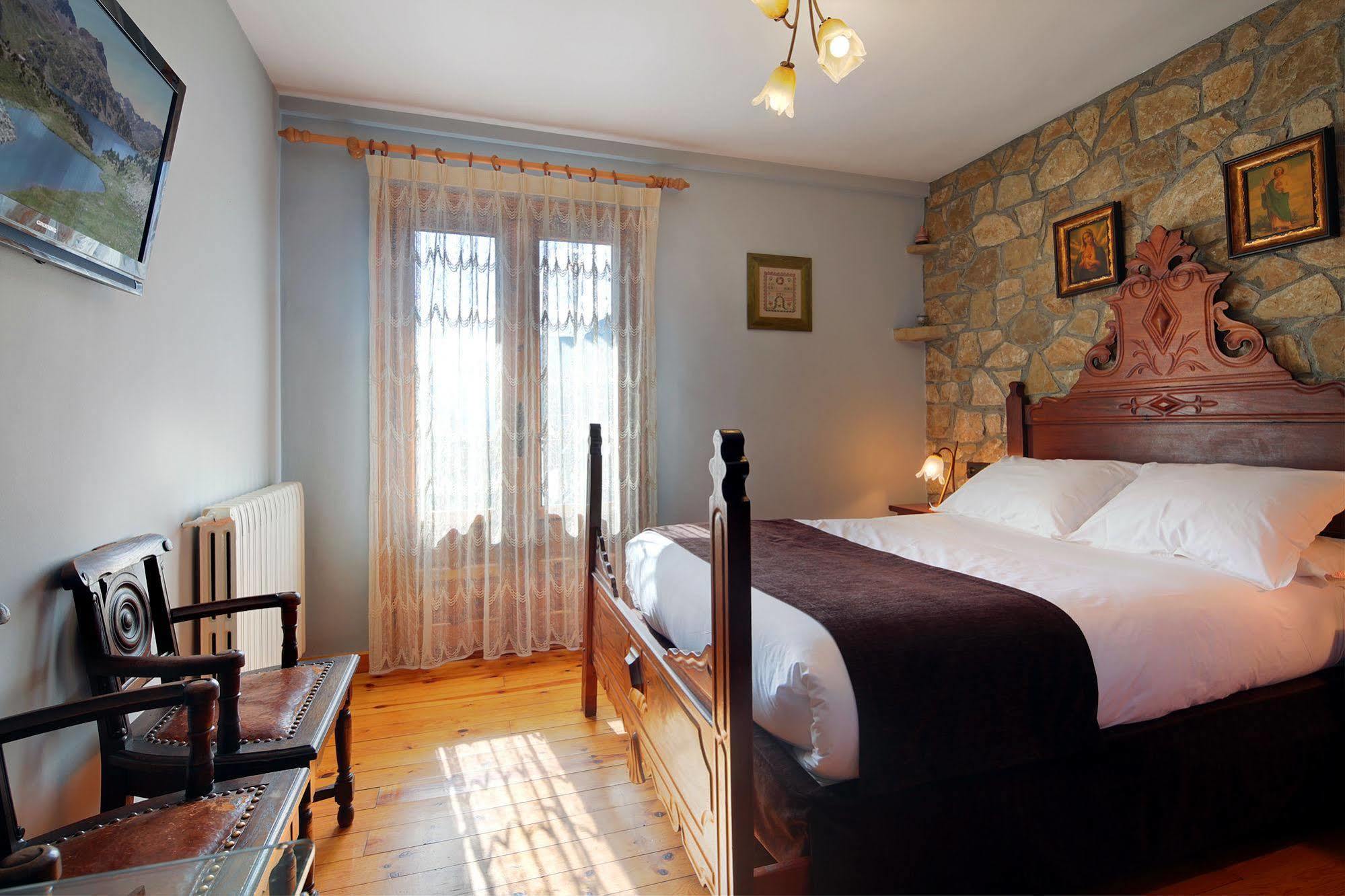 โฮเต็ล บูทิก เมดิโอเดีย Hotel ปลัน ภายนอก รูปภาพ